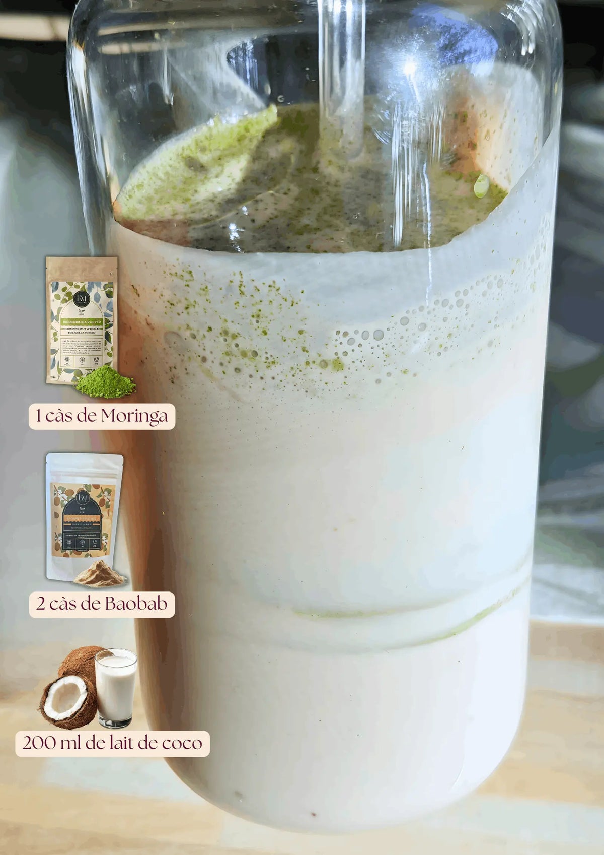 Verre de MoriBa Latte avec listing des ingrédients